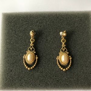 Vintage gold tone and pearl post earrings.